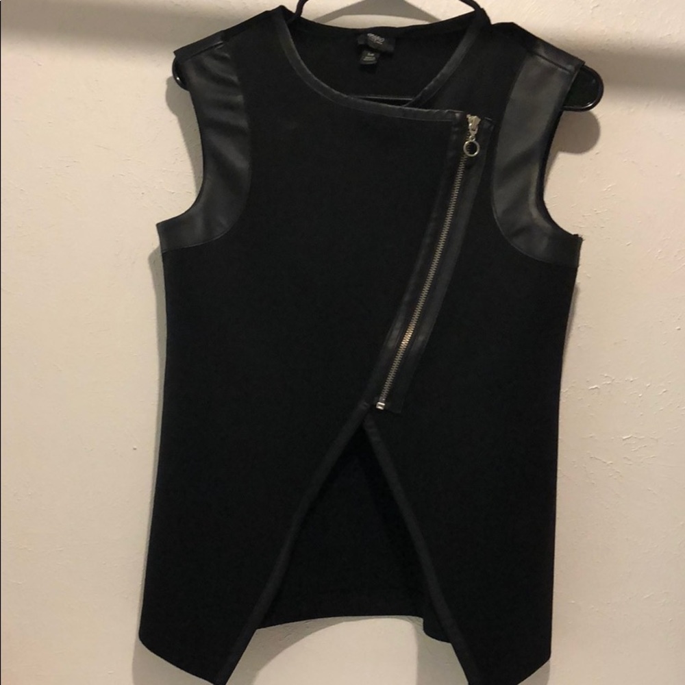 Black tank zip top
